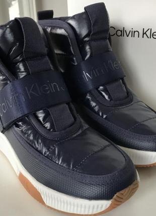 Теплые ботинки на флисе Сalvin Klein Размер US8,5 25,5 cм сник...