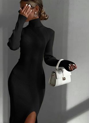 Платье в длине меди в рубчике с идеальным разрезом черный