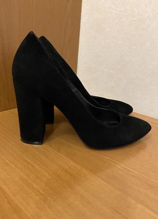 Чорні замшеві жіночі класичні туфлі, розмір 37