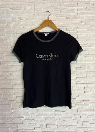 Стильная футболка с лого calvin klein