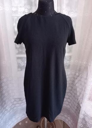 Черное маленькое платье фирмы topshop 12-14 размера.