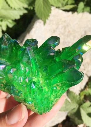 Натуральный камень кварца с зеленым напылением. Минерал Green ...