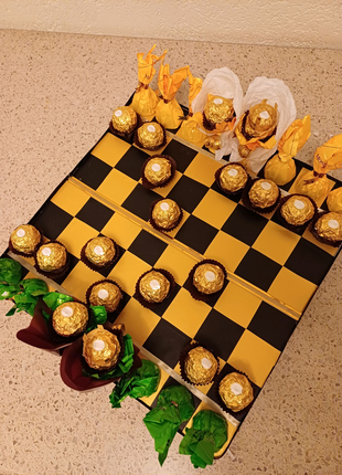 Подарочная-Шахматная доска с конфетами