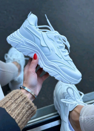 Жіночі демісезонні кросівки білого кольору