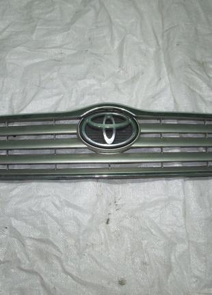 Решітка радіатора дорест дефект Toyota Avensis T25 2003-2008