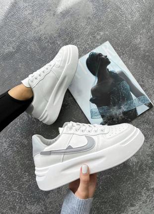 Кросівки жіночі білі з сірим