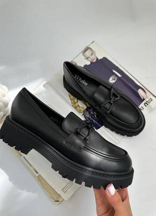 Женские туфли черного цвета лоферы 1315