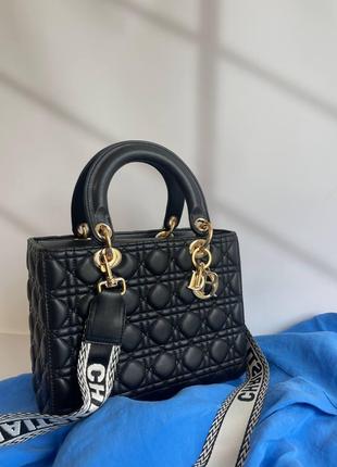 Жіноча чорна сумочка