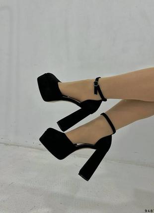 Женские удобные туфли с ремешком черные, эко-замш