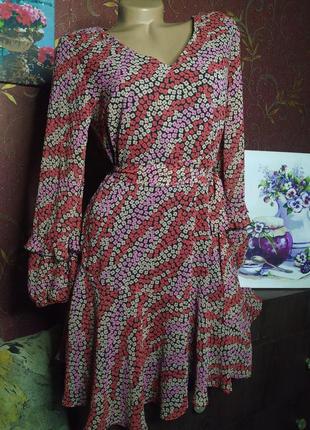 Короткое приталенное платье с цветочным принтом от wallis