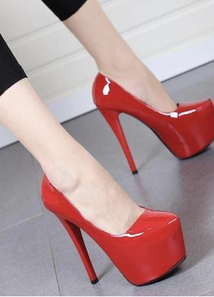 Красные лаковые туфли на платформе каблук 18 см нюанс