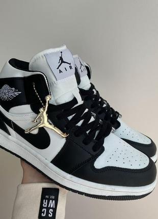 Кроссовки air jordan retro1 black white