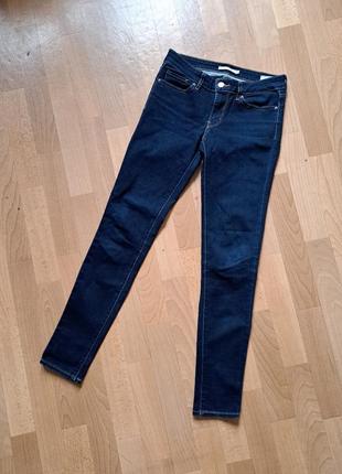 Темно-синие джинсы levis