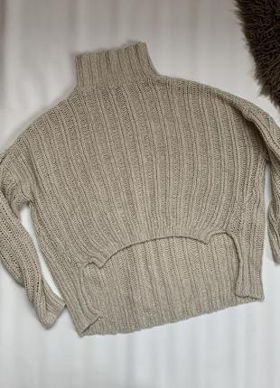 Асимметричный свитер крупной вязки