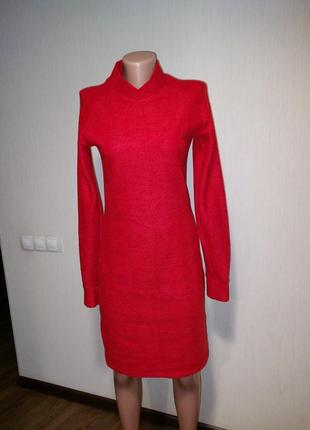 Теплое красное платье