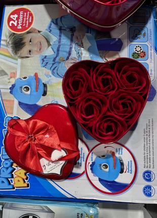 Подарочный набор с розочками в коробочке сердечко красный