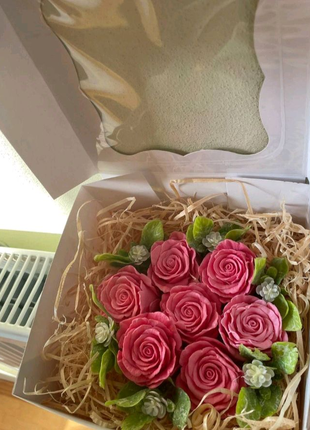 Мильні троянди в коробочці.