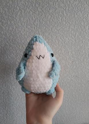 Плюшевая игрушка акула