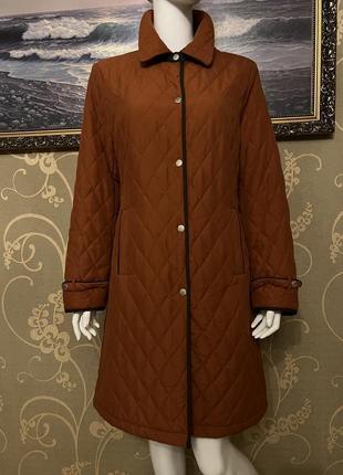 Очень красивое и стильное брендовое стёганное пальто.
