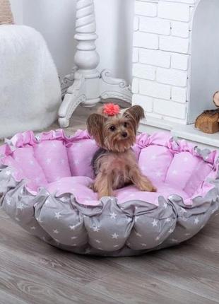 Лежанка - корзина  для кота и собаки звезды серая с розовым