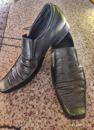 Туфлі чоловічі чорні зі звуженим носком fort naimo