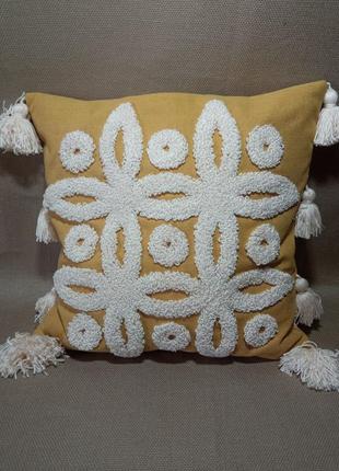 Чехол на декоративную подушку с вышивкой узор