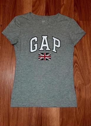 Серая футболка gap с большим лого