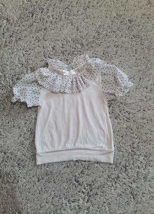 Нарядная белая блузка с коротким рукавом на 6-7 лет