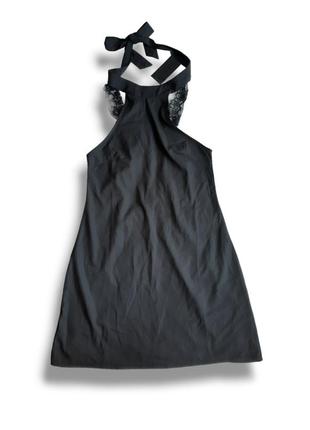 Черное платье, с завязкой на шее и гипюром