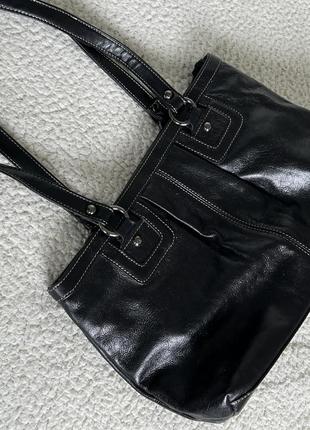Черная кожаная винтажная сумочка