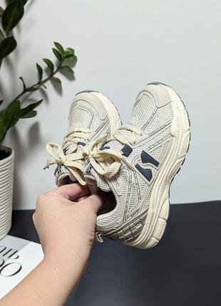 Стильные кроссовки из новой коллекции известного бренда. фирма...