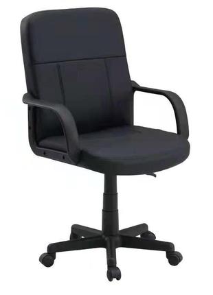 Кресло офисное черного цвета, высокая спинка комфо
