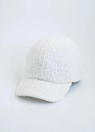 Женская бейсболка кепка материал мерлушка цвет белый размер 56-57