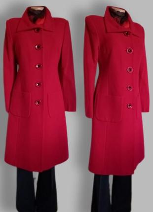 Элегантное кашемировое пальто красного цвета