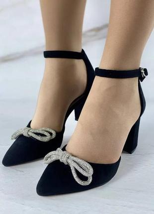 Женские туфли с ремешком