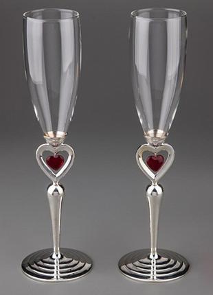 Свадебные бокалы на металлической ножке "Пылающие сердца" Код/...