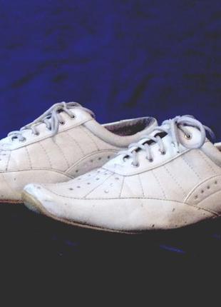 Туфлі-кросівки 40 р. гостроносі