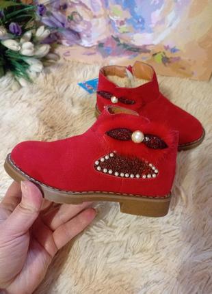 Теплые детские ботинки красный мех декор