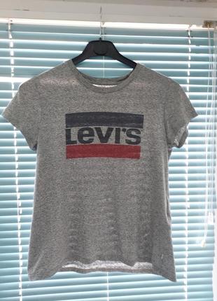 Женская футболка levi's (s-m)