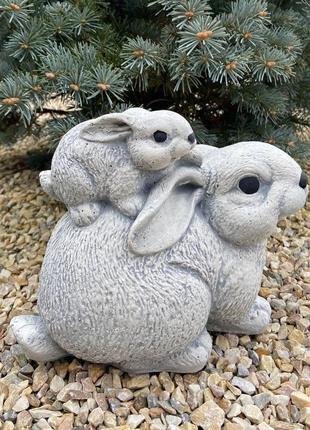 Садовая фигура, статуэтка Пара кроликов для декора сада изгото...