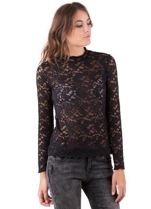 Дуже красива та стильна мереживна блузка чорного кольору.