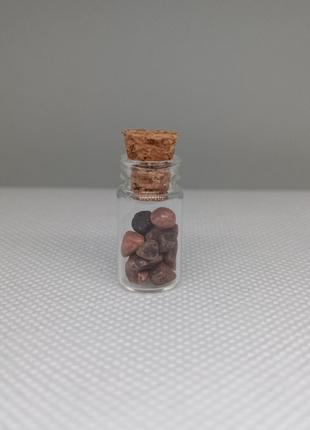 Натуральний камінь Родоніт в пляшці 2 см для медитації та декору