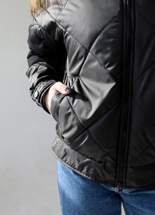 Жіноча куртка на блискавці та кнопках (чорний)