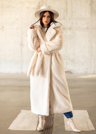 Молочное стильное пальто-шуба из мягкого искусственного меха s...