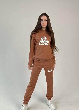 Жіночий спортивний костюм nike