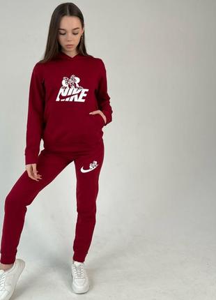 Жіночий спортивний костюм nike