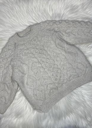 Стильный вязаный свитер zara
