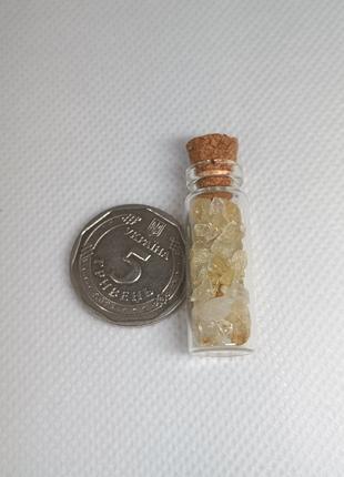 Натуральний камінь Цитрин в пляшці 3 см для медитації та декору