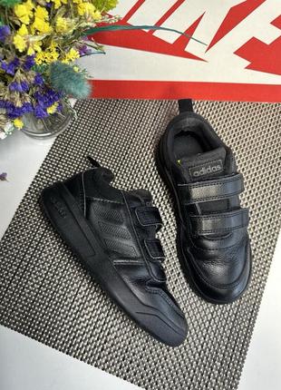 Оригінальні кросівки на липучці adidas