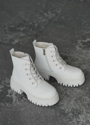 Белые зимние ботинки экокожа